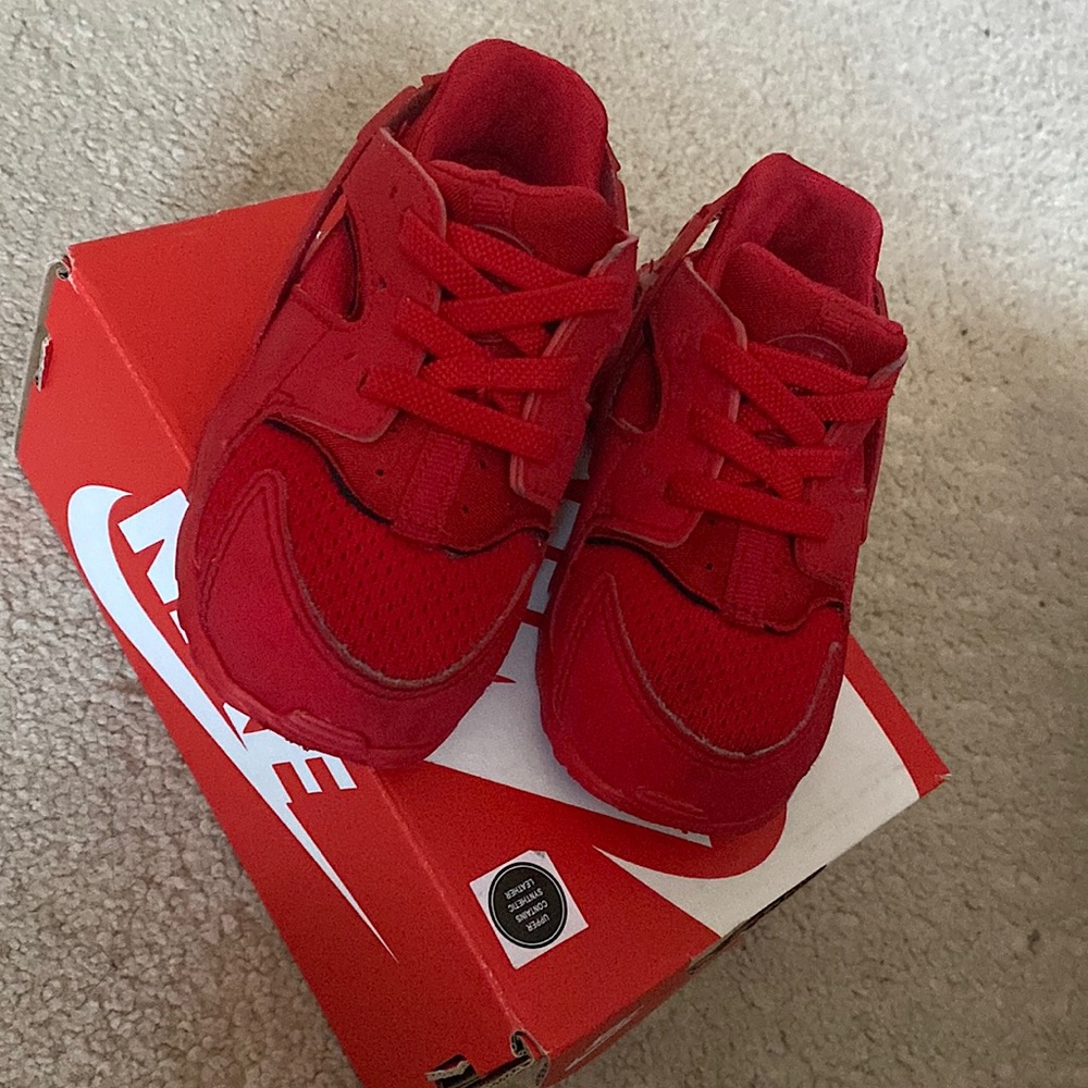 Toddler size 6c red Nike huarache